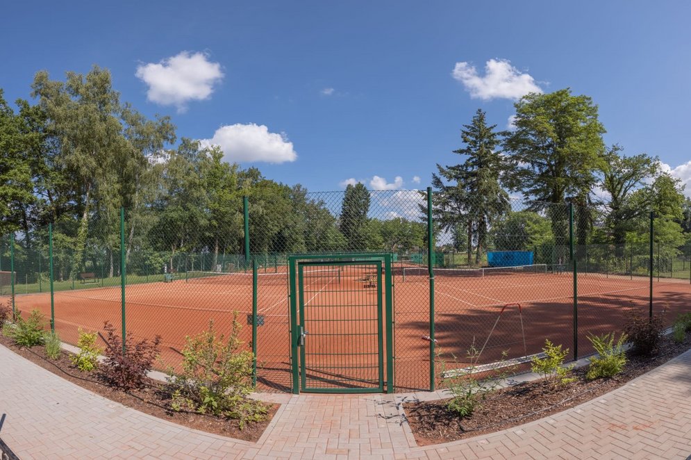 Tor der Tennisanlage