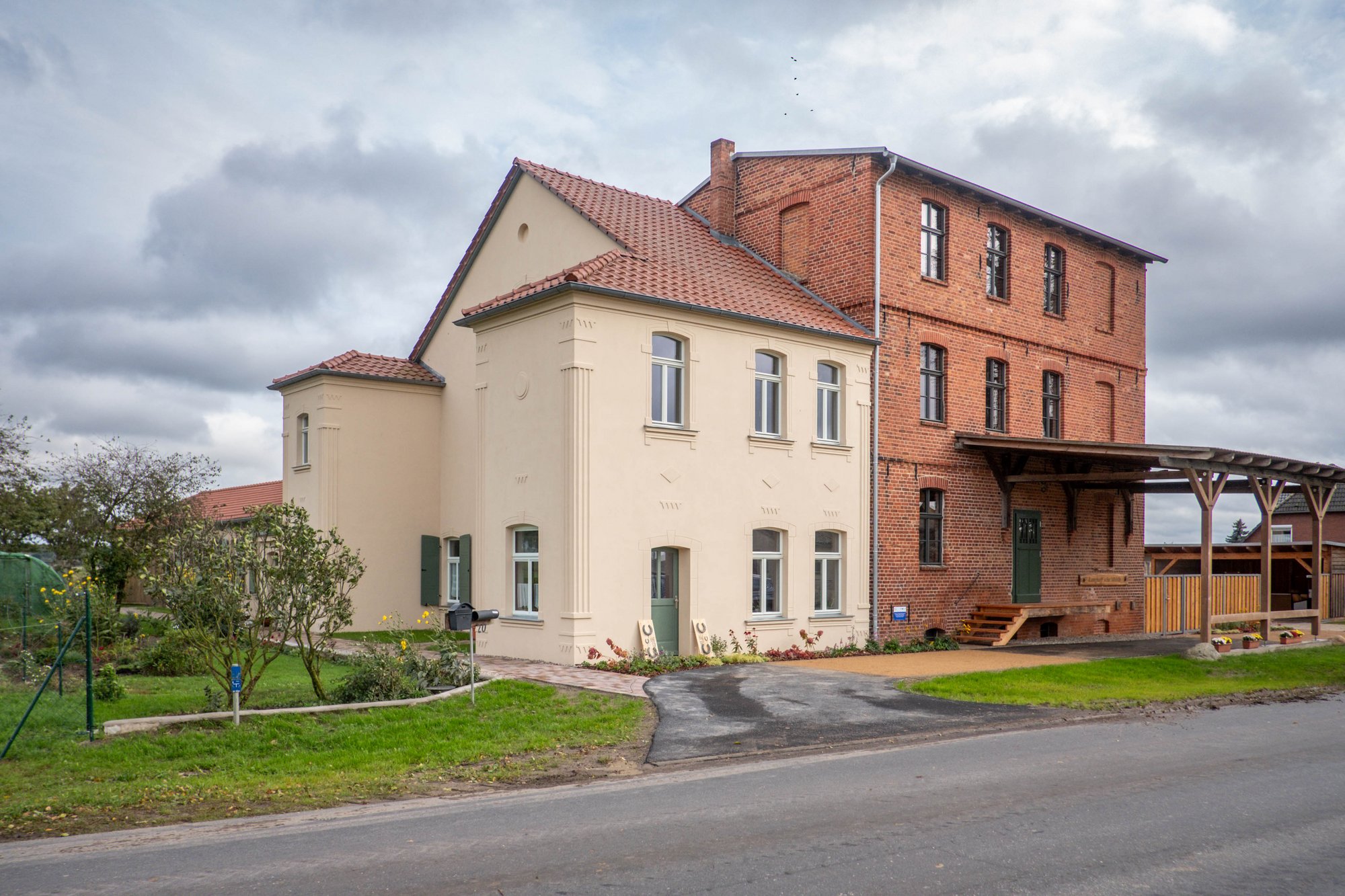 Getreidemühle und Wohnhaus Außenansicht